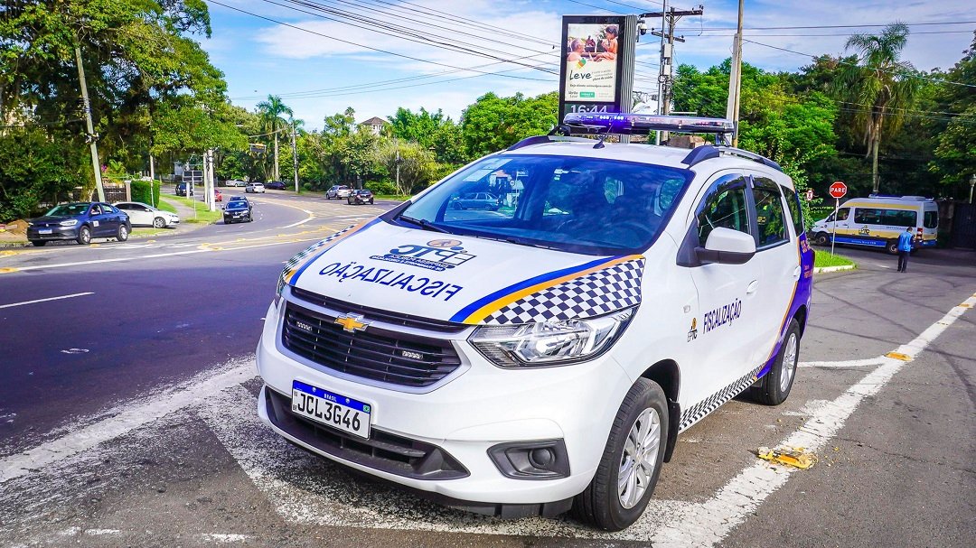 Detectores de avanço de sinal serão instalados em 15 cruzamentos de Porto Alegre; confira