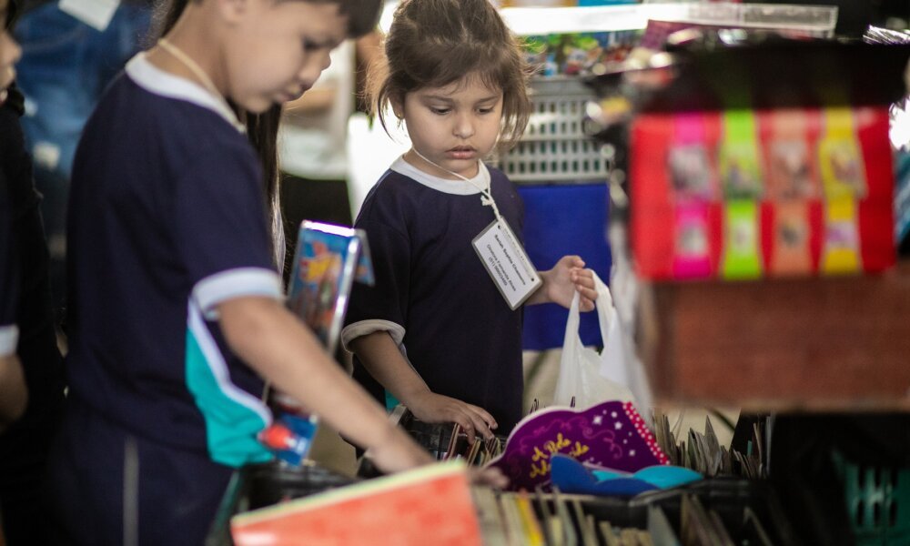 02-10-25-SEGUNDO-DIA-FEIRA-DO-LIVRO-JULIA-KRAUSPENHAR-30
