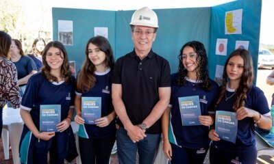 Alunas da EMEF Leonel Brizola apresentam trabalho sobre diques no Mathias Velho