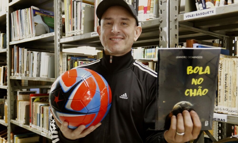 Escritor canoense Leandro Domingos participa da Feira do Livro de Porto Alegre com obra sobre futebol, polícia e jornalismo