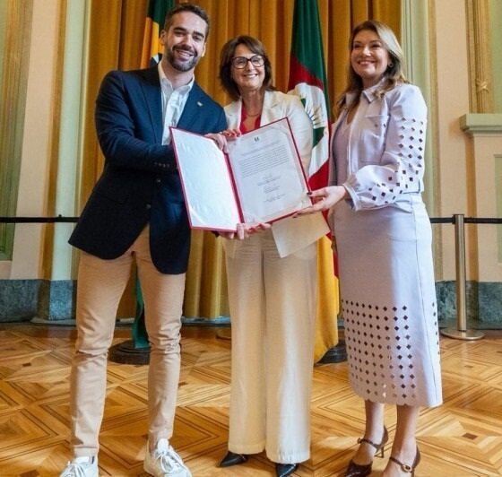 Fábia Richter toma posse como primeira secretária da Mulher do Estado