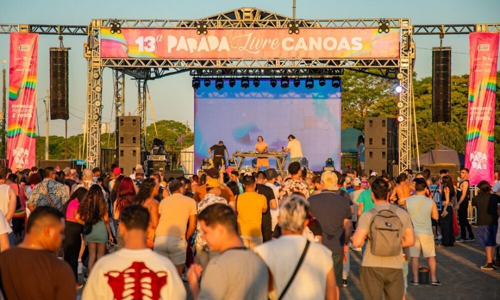 13ª Parada Livre reúne cerca de 3 mil pessoas no Parque Eduardo Gomes, em Canoas