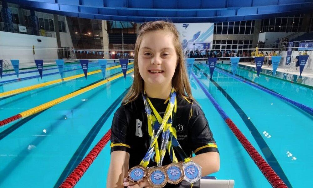 Nova Santa Rita celebra conquistas de atleta paralímpica em Campeonato Brasileiro de Natação