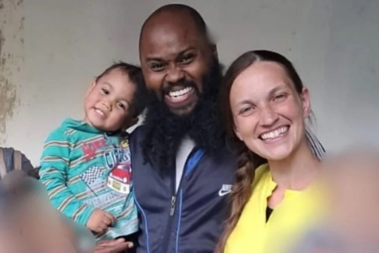 Justiça concede liberdade à mãe de menino de 3 anos morto após agressão em Viamão